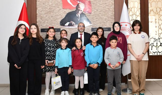 Cemil Çağlar'dan dereceye giren öğrencilere ödül