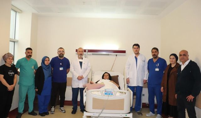 Hasta kadının karnından 15 kilo tümör çıkarıldı