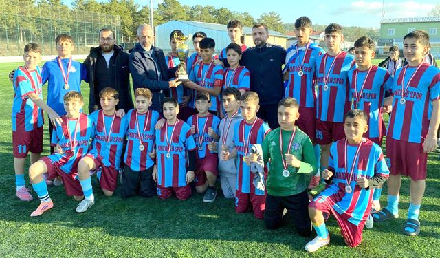 Vefaspor bu sezon ikinci şampiyonluk kupasını aldı