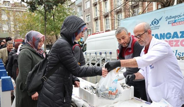 Ücretsiz balık dağıttılar