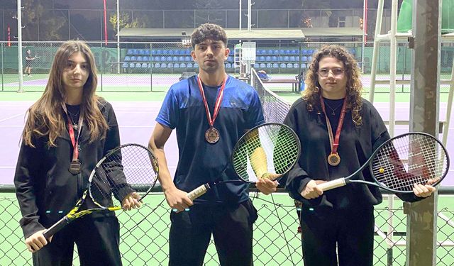 Tenisciler Samsun’dan üç madalya ile döndü