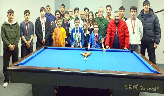 Gençler Bilardo’da Çağatay Göktürk Demir birinci