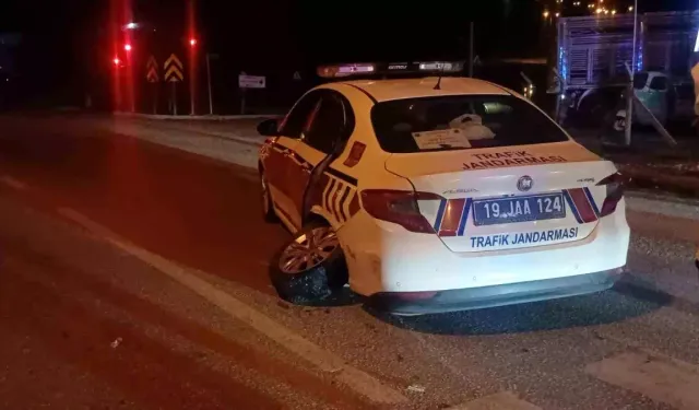Kırmızı ışıkta kaza: 2 jandarma personeli yaralandı