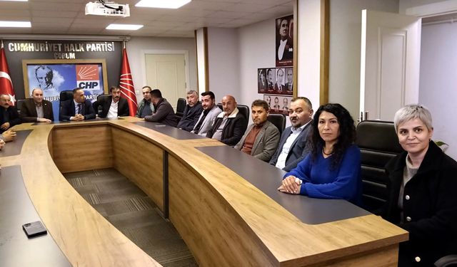 Muhtarlardan CHP’ye kutlama ziyareti