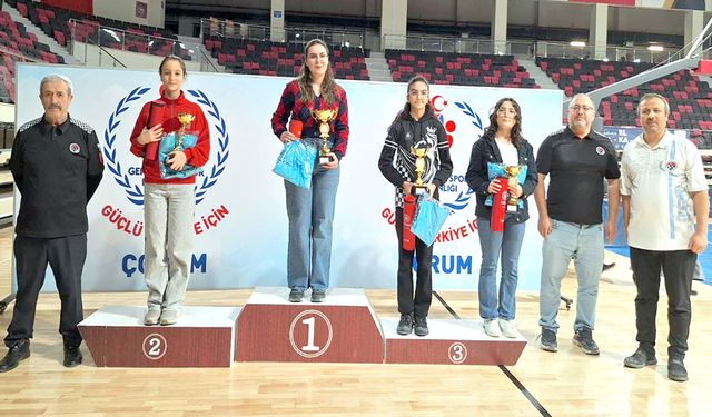 Kadınlar Satranç’ta Almina Çelik birinci