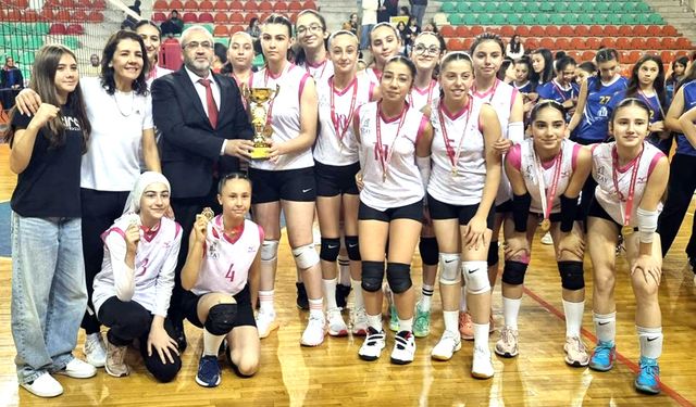 Yıldızlar Voleybol’da kupalar sahipleri buldu