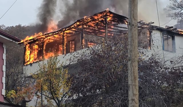 İki katlı ev yandı