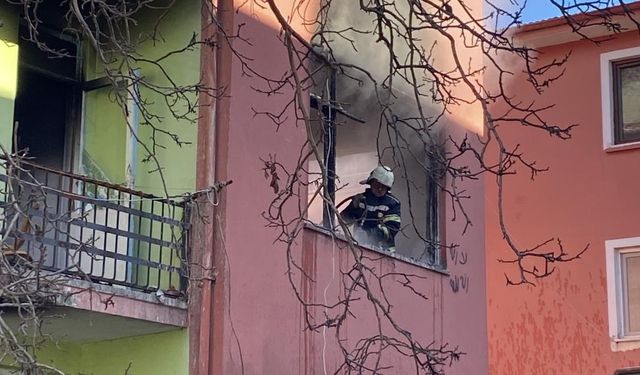 3 katlı metruk binada yangın