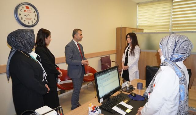 Kaymakam Duman, sigara bıraktırma polikliniğini ziyaret etti