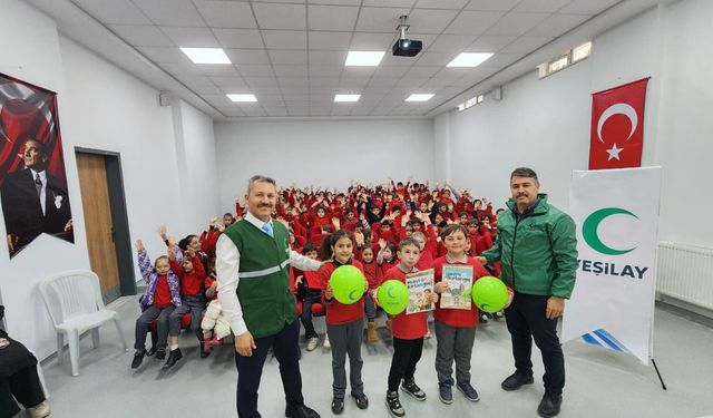 Osmancık'ta öğrencilere Yeşilay ve bağımlılık anlatıldı