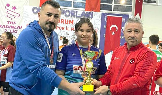 Hentbol turnuvasında kupalar sahiplerini buldu