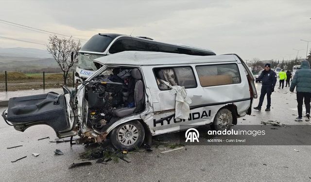 Yolcu otobüsü ile çarpıştı: 2 yaralı