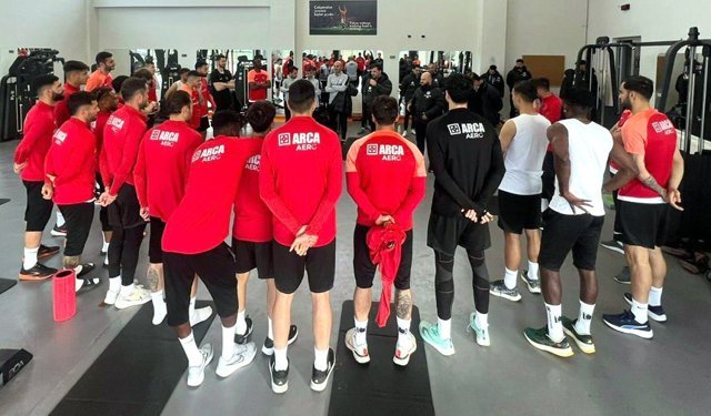 Bolu maçı hazırlıkları öncesi uyarı toplantısı