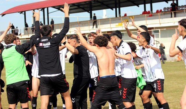 Çorum FK U 17 Sivas’da dokuz kişi ile liderliği garantiledi