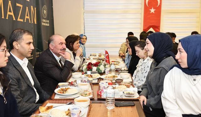 Önce iftar sonra sohbet