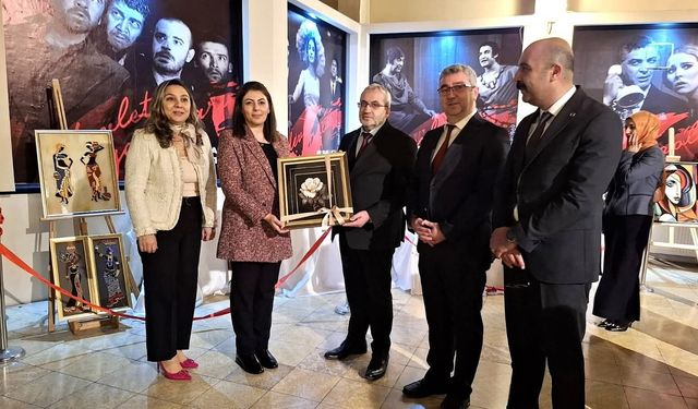 "Kadının Işığı" temalı sergi açıldı