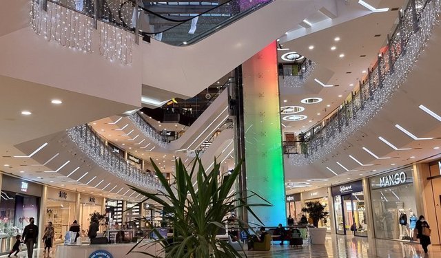 Bu AVM'ye 18 yaş altındakiler alınmayacak