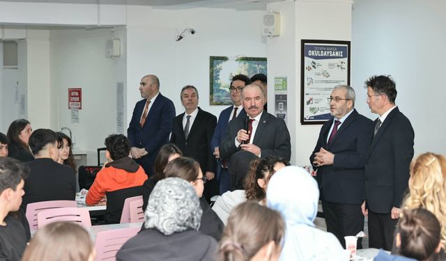 Vali Çalgan Fen Lisesi öğrencileriyle iftar yaptı