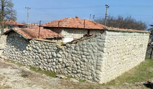 Eski cezaevi yıkıldı