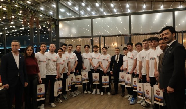 Çeşitli branşlarda dereceye giren öğrenciler iftarda buluştu