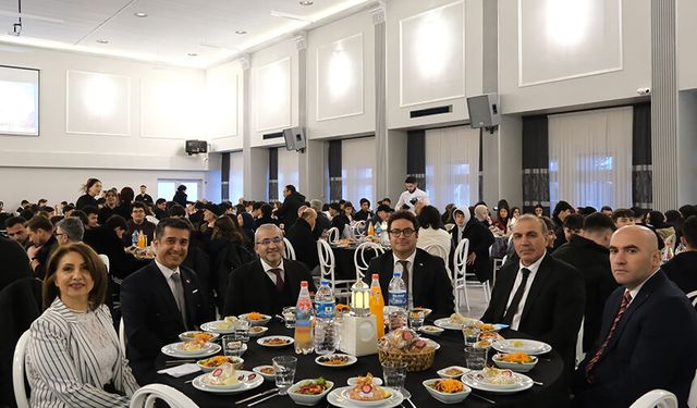 "Maarifin Kalbinde Ramazan" temalı iftar programı düzenlendi