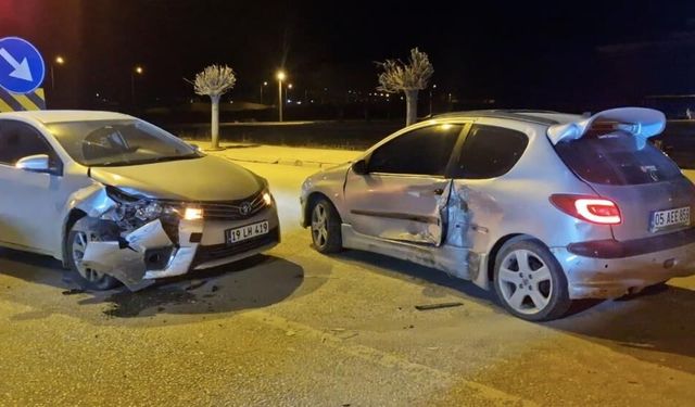 U dönüşü yapmak isterken kaza yaptı