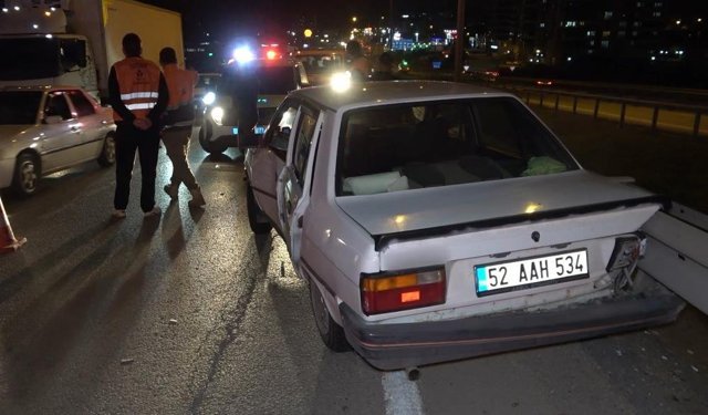 Tır ile otomobil çarpıştı