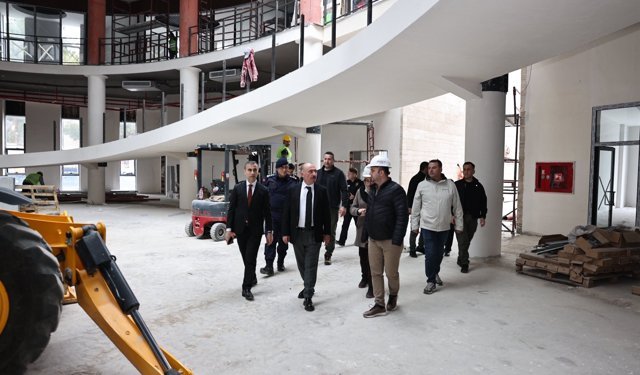 Vali Çalgan Osmancık Kültür Merkezi inşaatında inceleme yaptı