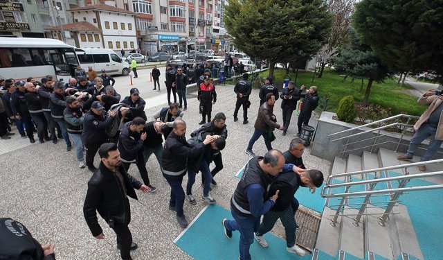 O operasyonda 21 şüpheli tutuklandı