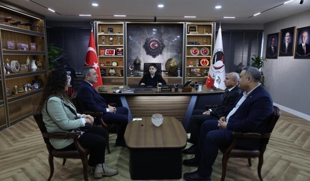 Başkan Dere, koltuğunu Taha'ya devretti