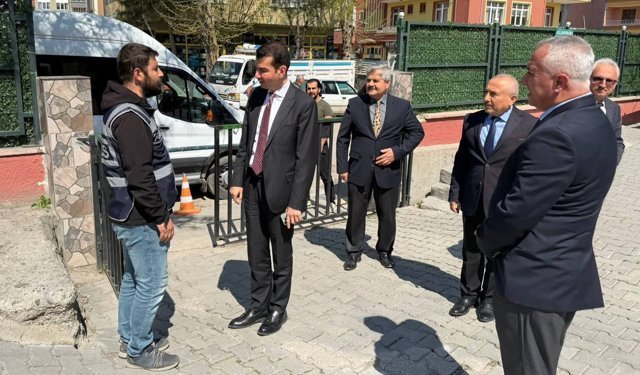 Kaymakam okulları denetledi