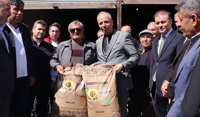 Çiftçilere yüzde 50 hibeli ayçiçeği tohumu dağıtıldı