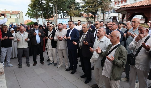 Sungurlu'da hacı adayları dualarla uğurlandı