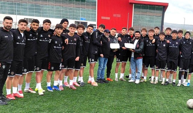 U 17 Gelişim’e tatlı ziyaret