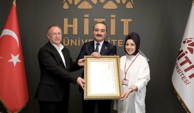 Kızılay'dan HİTÜ'ye gümüş madalya