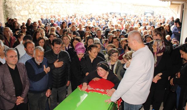 Çorumlu sanatçı gözyaşları arasında toprağa verildi