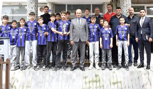 İskilipgücü’nden Başkan Çizikci’ye kupalı ziyaret