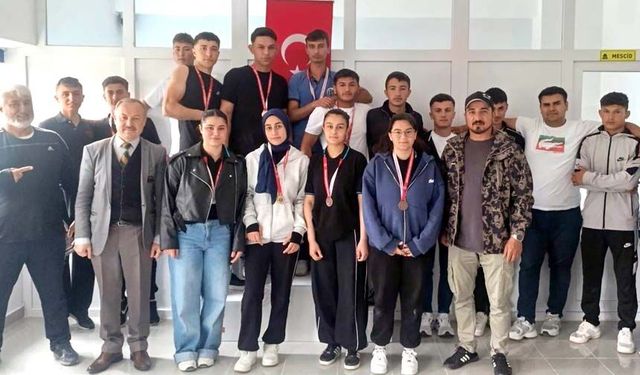 Gençler Bilek Güreşinde yarıştı