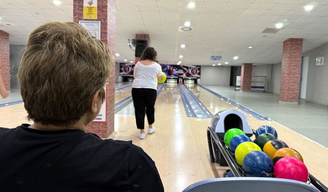 Anneler bowlingde buluştu