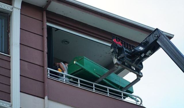 Çorum'da 250 kilo ağırlığındaki kişinin cenazesi forkliftle taşındı
