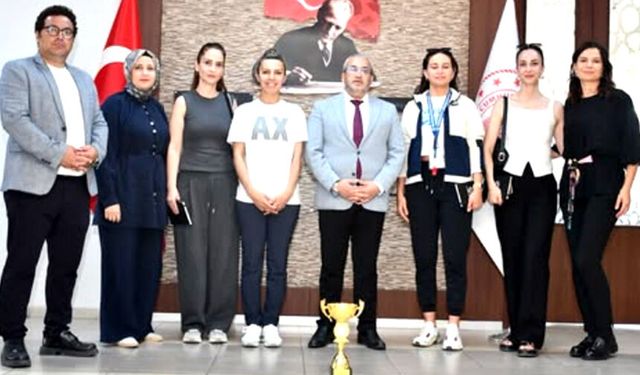 Evinin Sultanları kupayı Çağlar’a götürdü