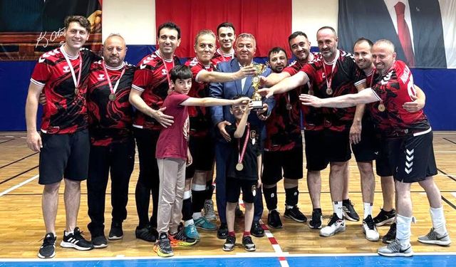 Osmancık’ta Kaymakamlık kupası Çataloğlu Hafriyat’ın