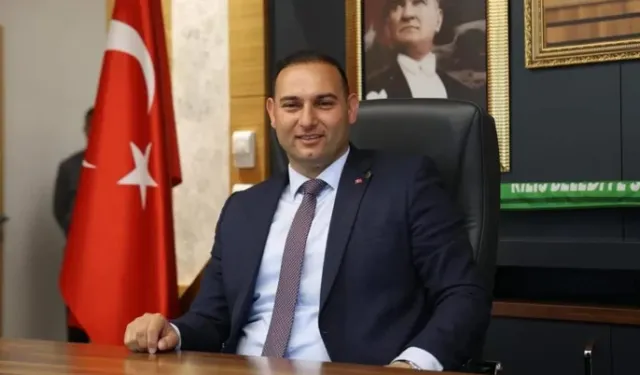 CHP'de fırtına dinmiyor! Bir belediye başkanı daha istifa etti!