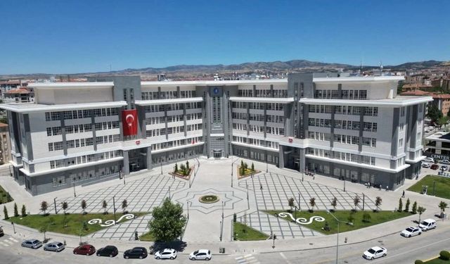 İki müdür görevini bırakıyor