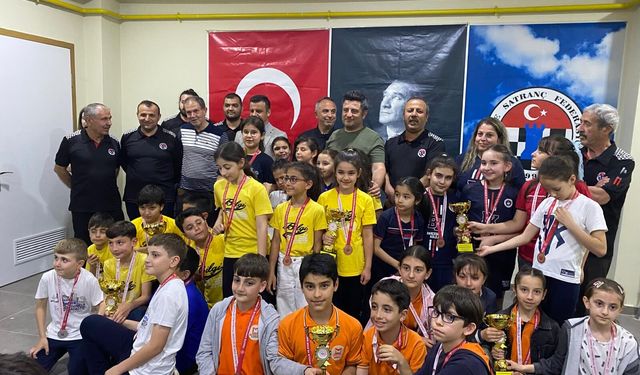 Bilgi İlkokulu'ndan çifte başarı