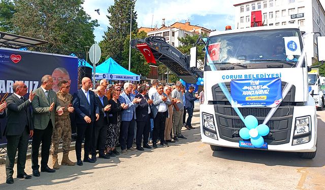 Belediye bünyesine 13 araç daha kazandırdı