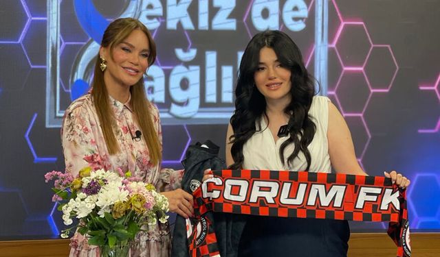 Ünlü mankene Çorum FK forması hediye etti