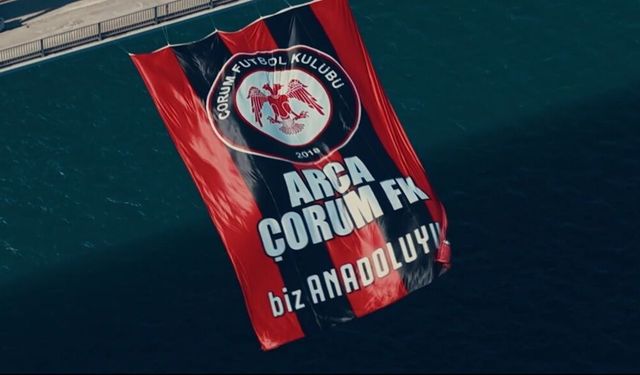 Çorum FK bayrağı FSM Köprüsü'nde