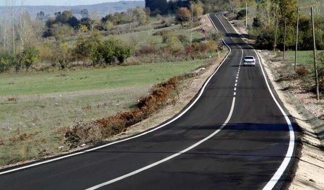 Köy Yollarında 1 Kat Asfalt Sathi Kaplama Yapım işi