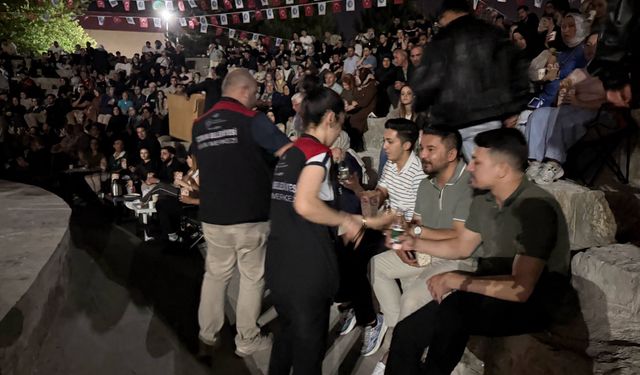 Çorum Gazozu ve patlamış mısır ikram edildi